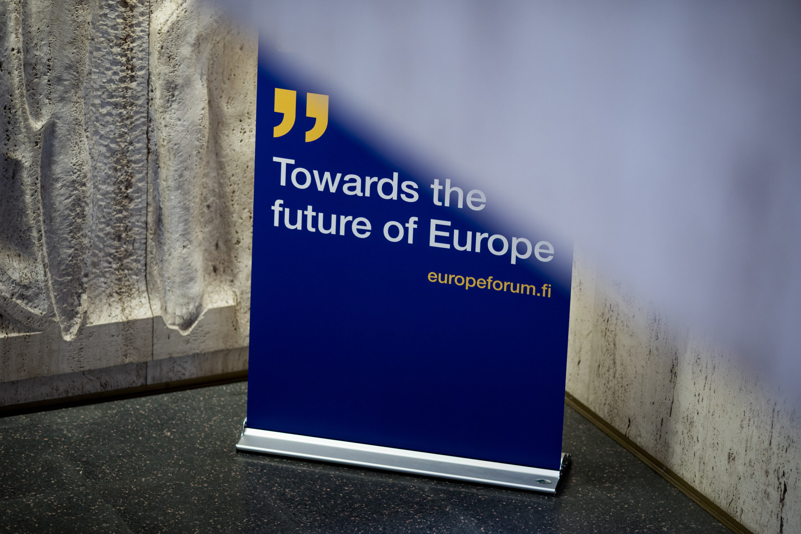 Suuntaa Euroopan tulevaisuteen -kyltti